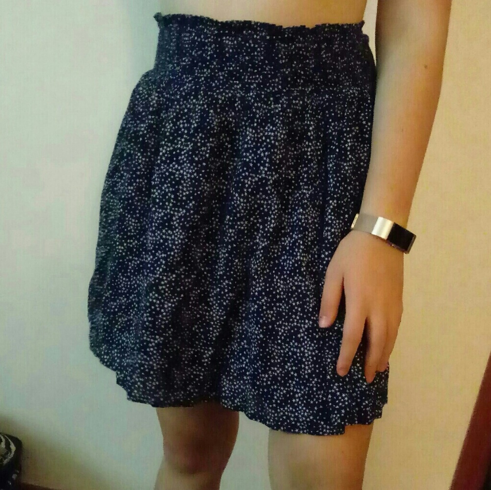 Star-patterned skirt